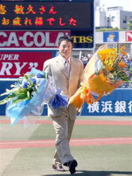 巨人、横浜で活躍した仁志氏が横浜球場で引退セレモニー　「選手冥利に尽きる」